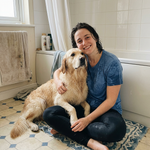 JOSHKAS Pet Bath Brush – Shampoo Dispenser &amp; Massage Brush